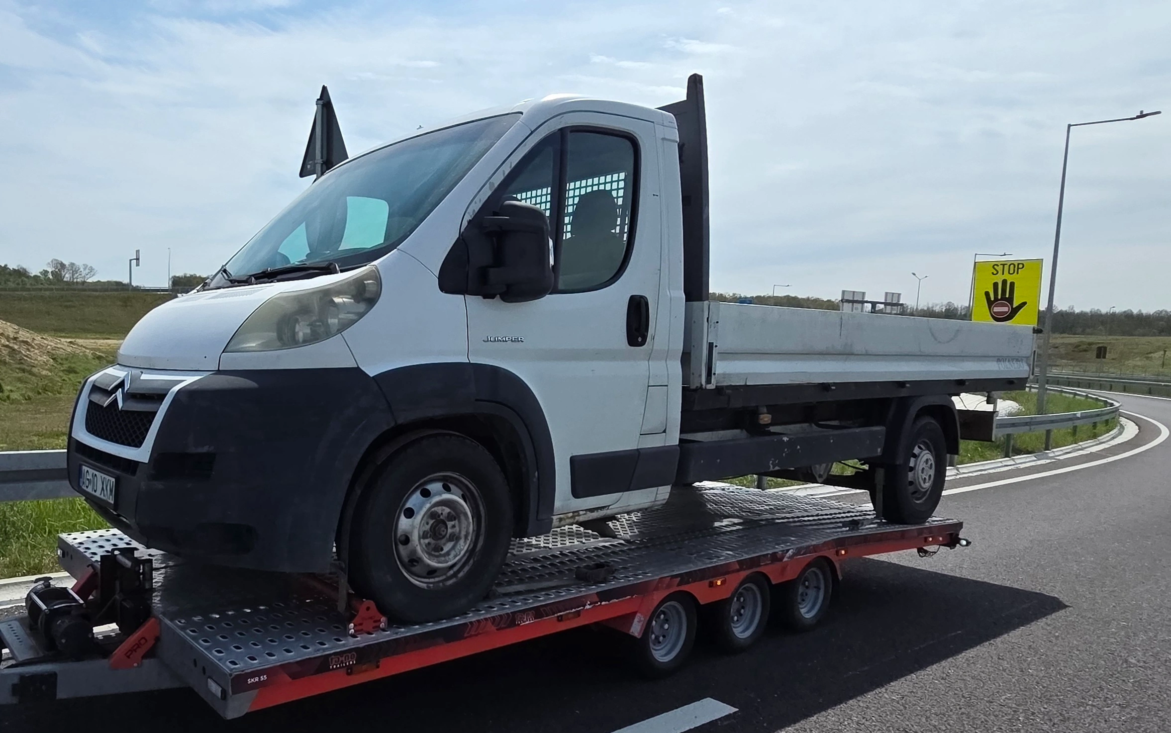 Citroën Jumper transportat pe platformă