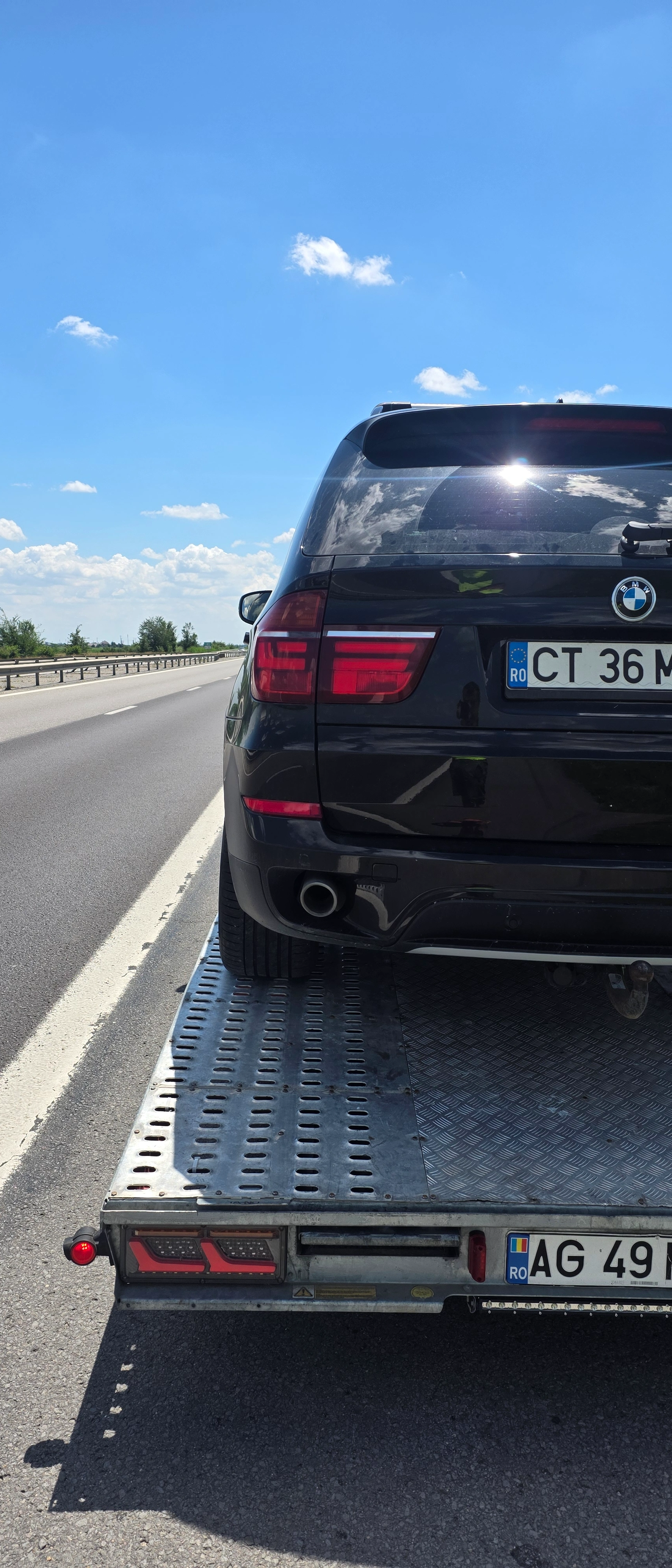 BMW X5 transportat pe autostrada A1